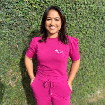 Comprar o produto de Laryssa Guimarães - Ceo / Cabeleleira/ Especialista em Morenas Iluminadas e Penteados em Cabelereiro  em Mineiros, GO por Solutudo