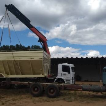 Comprar o produto de Caminhão - Movimentação de carga pesada em Aluguel de Munck - Guindastes em São Manuel, SP por Solutudo