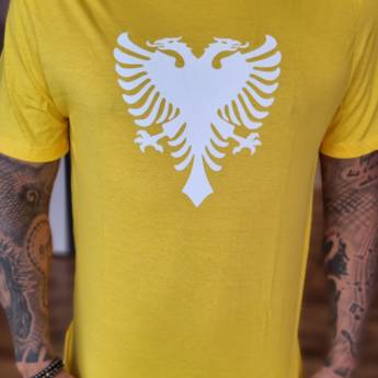 Comprar o produto de Camiseta amarela estampada com o logo da Cavelera - Bauru em Camisetas em Bauru, SP por Solutudo