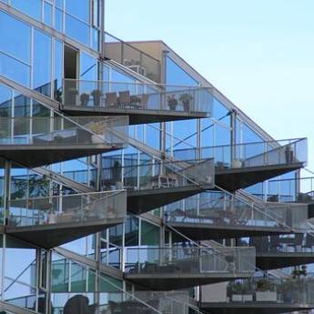 Comprar o produto de Manutenção de sacadas de vidro em Instalações - Reparos em São Paulo, SP por Solutudo