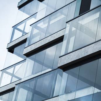 Comprar o produto de Manutenção de varanda de vidro em Instalações - Reparos em São Paulo, SP por Solutudo