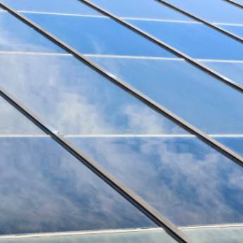 Comprar o produto de Vidros e alumínio em Instalações - Reparos em São Paulo, SP por Solutudo