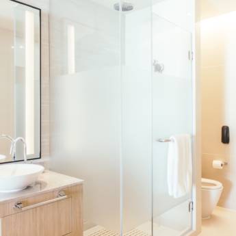 Comprar o produto de Limpeza de box de banheiro em Bauru em Outros Serviços em Bauru, SP por Solutudo