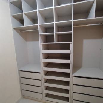 Comprar o produto de Closet em Móveis Planejados em Campo Grande, MS por Solutudo