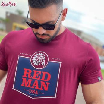 Comprar o produto de Camiseta Red Man vinho estampada em Camisetas em Bauru, SP por Solutudo