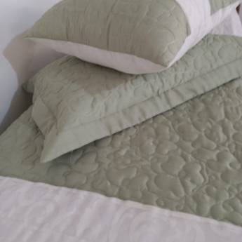 Comprar o produto de 1 Colcha de Solteiro Matelassé Leve em Marfim Devore com Verde em Roupa de Cama em Viçosa, MG por Solutudo