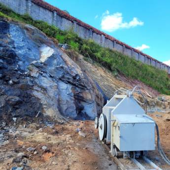 Comprar o produto de Detonação de Rochas em Demolições em Muriaé, MG por Solutudo