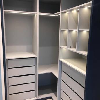 Comprar o produto de Closet  em Móveis Planejados em Porto Alegre, RS por Solutudo