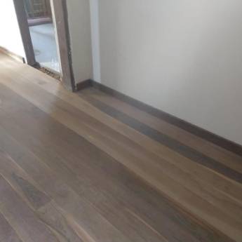 Comprar o produto de Assoalhos  em Carpintaria - Estruturas e Produtos de Madeira em Alfenas, MG por Solutudo