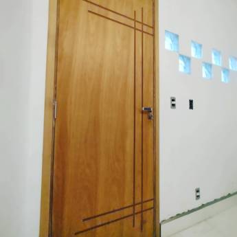 Comprar o produto de Portas  em Carpintaria - Estruturas e Produtos de Madeira em Alfenas, MG por Solutudo