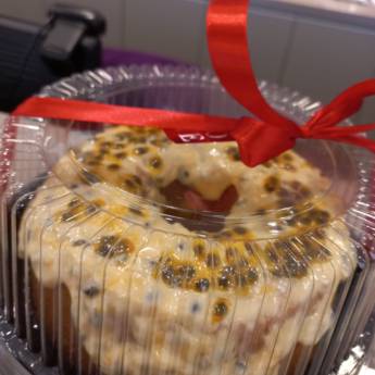 Comprar o produto de Bolo de Mousse de Maracujá em Bauru em Bolos e Doces em Bauru, SP por Solutudo