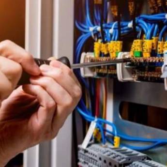 Comprar o produto de Eletricista Predial em Refrigeração - Assistência Técnica em Rio de Janeiro, RJ por Solutudo