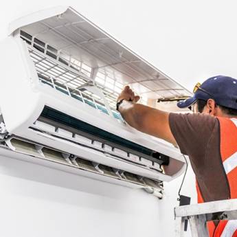 Comprar o produto de Instalação de Ar Condicionado em Refrigeração - Assistência Técnica em Rio de Janeiro, RJ por Solutudo