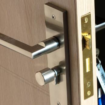 Comprar o produto de Abertura de porta em Chaveiro em Valparaíso, SP por Solutudo