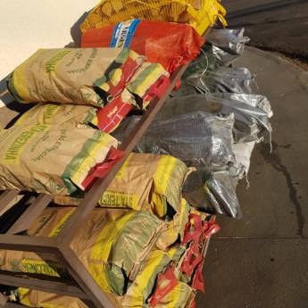 Comprar o produto de Carvão  em Carvão & Lenha em Pardinho, SP por Solutudo