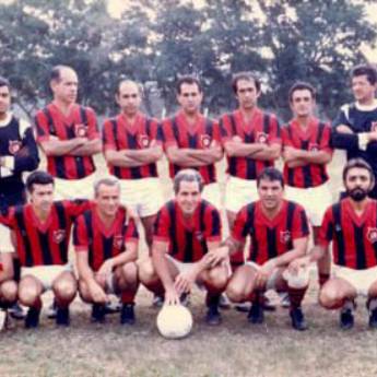 Comprar o produto de Veteranos do Ribeiro Junqueira entre final da década de 1980, início da de 90. em Campos de Futebol - Quadras em Leopoldina, MG por Solutudo