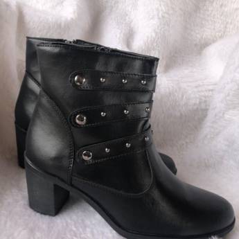 Comprar o produto de Bota July Cano Curto  em Botas em Bauru, SP por Solutudo