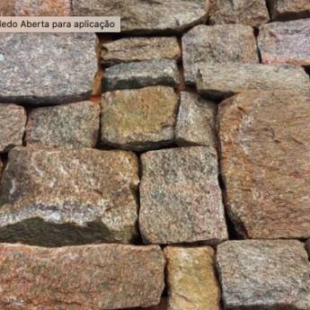 Comprar o produto de Pedra Moledo Champanhe em Pedras em Rio Preto, MG por Solutudo