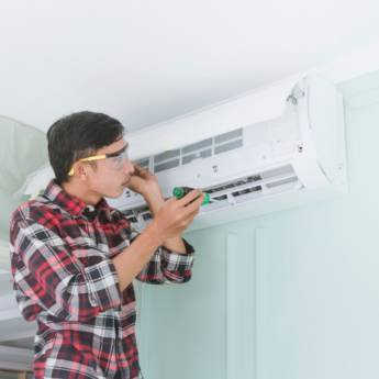 Comprar o produto de Instalação e Manutenção e Ar-condicionado em Eletricistas em Passo Fundo, RS por Solutudo