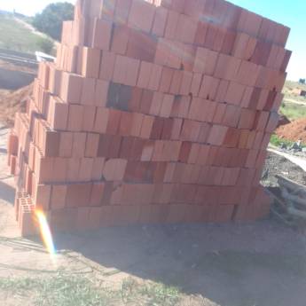 Comprar o produto de Tijolos em Materiais para Construção em Bofete, SP por Solutudo