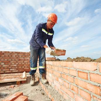 Comprar o produto de Pedreiro em Construtoras em Itajaí, SC por Solutudo