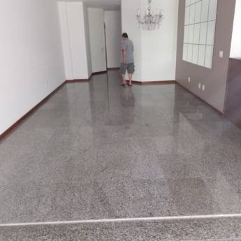Comprar o produto de Polimento de Revitalização de Granito em Pisos e Revestimentos em Vila Velha, ES por Solutudo