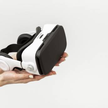 Comprar o produto de Oculus Quest 2 em Equipamentos e Acessórios de Informática - Eletrônicos em Guarujá, SP por Solutudo