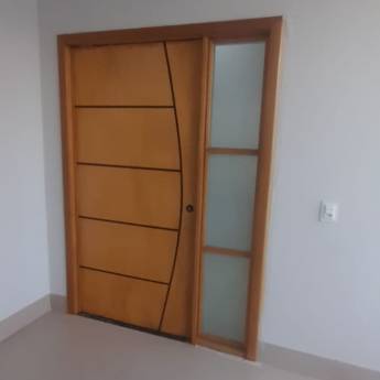 Comprar o produto de Portas e Janelas de vidro  em Vidraçarias em Goiânia, GO por Solutudo