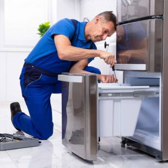 Comprar o produto de Manutenção de equipamentos de refrigeração em geral em Reparação e Manutenção  em Nova Iguaçu, RJ por Solutudo