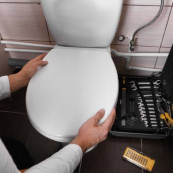 Comprar o produto de Manutenção de caixa acoplada  em Desentupidoras em Paulínia, SP por Solutudo