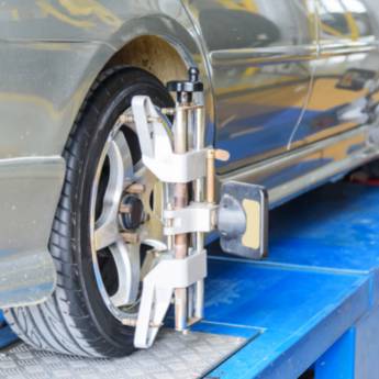 Comprar o produto de Balanceamento em Oficinas Mecânicas para Carros em Paracatu, MG por Solutudo