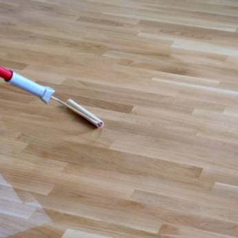 Comprar o produto de Aplicação de verniz em assoalho em Pisos e Revestimentos em Cotia, SP por Solutudo