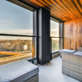 Comprar o produto de Envidraçamento de sacada em Vidraçarias em Salvador, BA por Solutudo