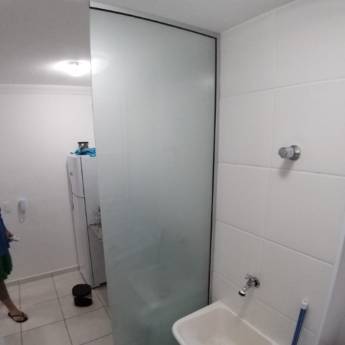 Comprar o produto de Divisórias de vidro em Vidraçaria em Divinópolis, MG por Solutudo