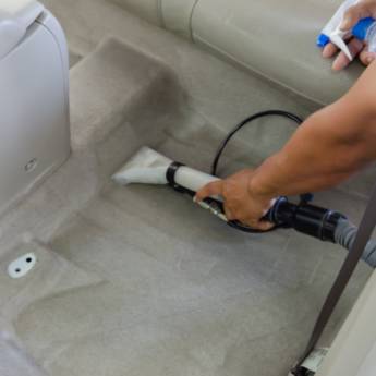 Comprar o produto de Lavagem a seco de estofados em Estofados | Tapeçaria em Aparecida de Goiânia, GO por Solutudo