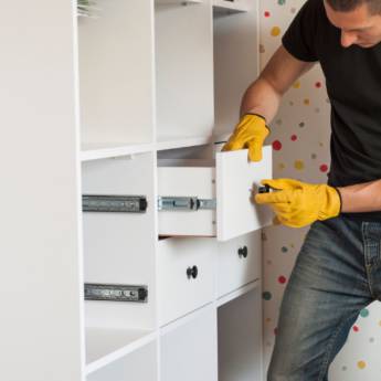 Comprar o produto de Instalação de armário planejado em Móveis Planejados em Aparecida de Goiânia, GO por Solutudo