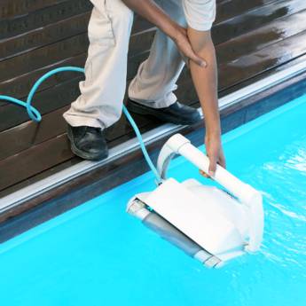 Comprar o produto de Especialista em piscina em Joinville  em Limpeza de Piscinas em Joinville, SC por Solutudo