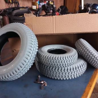 Comprar o produto de Pneu de cadeira de roda  em Produtos Hospitalares em São Paulo, SP por Solutudo