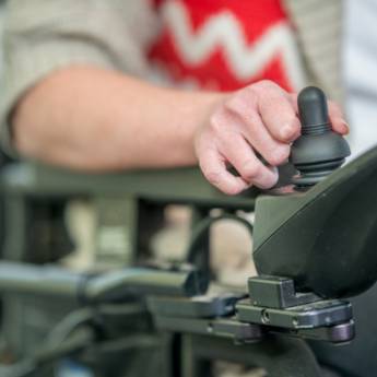 Comprar o produto de Cadeira de rodas motorizada em Cadeira de Rodas em São Paulo, SP por Solutudo