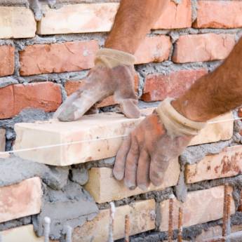 Comprar o produto de Alvenaria em Construtores - Pedreiros em Pardinho, SP por Solutudo