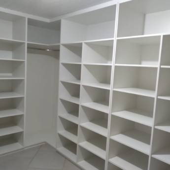 Comprar o produto de Guarda-roupa planejado em Móveis Planejados em São José dos Pinhais, PR por Solutudo