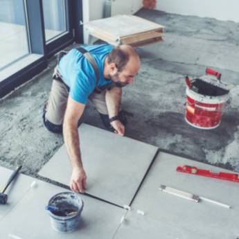 Comprar o produto de Assentamento de piso em Construção em Fortaleza, CE por Solutudo