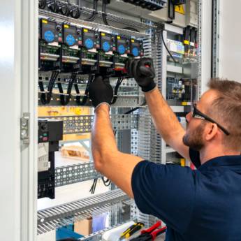 Comprar o produto de Eletricista em Águas de São Pedro em Elétricas em Piracicaba, SP por Solutudo