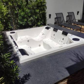 Comprar o produto de Jacuzzi em Colombo em Banheiras e Hidromassagem em Colombo, PR por Solutudo