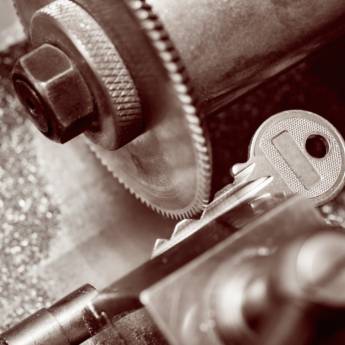 Comprar o produto de Cópias de chaves (Carro, cofre e cadeado) em Chaveiros em Toledo, PR por Solutudo