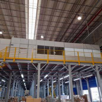Comprar o produto de Mezanino em Montagem de estruturas metálicas em Colombo, PR por Solutudo