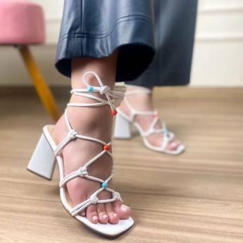 Comprar o produto de Venda de saltos em São Paulo em Calçados, Roupas e Bolsas em São Paulo, SP por Solutudo