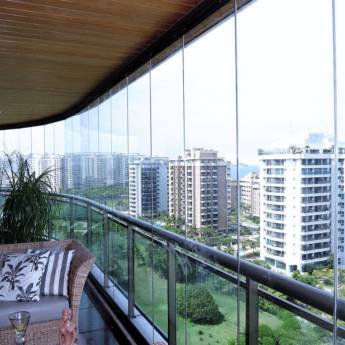 Comprar o produto de Instalação da cortina de vidro em Cortinas em Rio de Janeiro, RJ por Solutudo