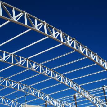 Comprar o produto de Telhados com estrutura metálica galvanizada sem solda em Construtoras em São José dos Campos, SP por Solutudo