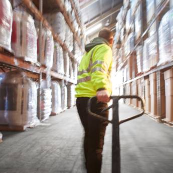 Comprar o produto de Operador de paleteira em Galpões Logísticos - Armazenamento em São Paulo, SP por Solutudo